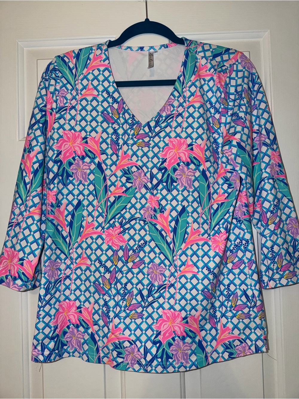 Lulu B 3/4 Sleeve Patterned V-Neck Top Blue Pink Floral Medium